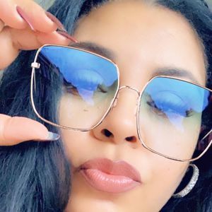 Meet your Posher, Seleñia